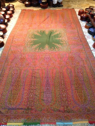 Exceptional French woven shawl, in great condition, Rare green center, Lovely fresh colors, more than 3 meters long, great condition, apart small repaires.

          