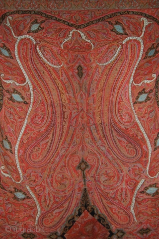 EXceptional Indian Hand Embroidered pieced shawl, Beautiful colour, very fnie embroidery, the center has been changed, Its a long shawl, more than 3 meteres.

Few small repares and some very small mooth holes.

Great  ...