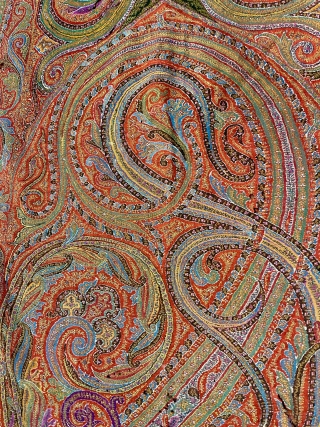 Beautiful Indian shawl 19th century, india, the condition is good but have many holes, size more than 3 meters long             