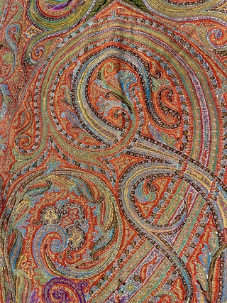 Beautiful Indian shawl 19th century, india, the condition is good but have many holes, size more than 3 meters long             
