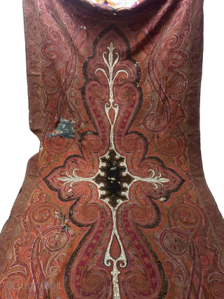 Beautiful Indian long shawl early 20th century, condition unfortunately not very good with holes, around 3 meters long, colors are fresh and never washed         