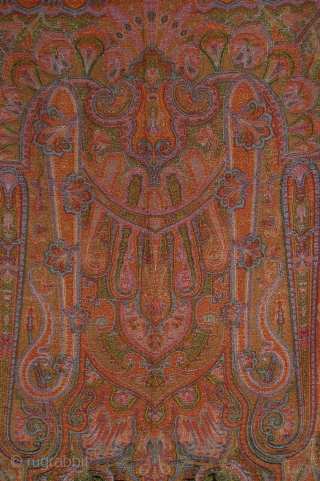 Beautiful 1850s french paisley shawl in great condition, very fine weaving, unusuel center                    