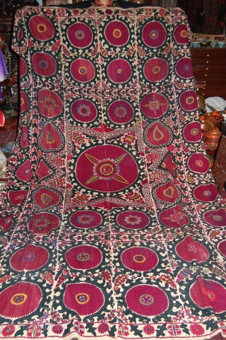 beautiful old end of 19th century suzani, in good condition, very long size more than 3meters long, very fine embroidery and beautiful colours          