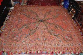 Very fine 1850s indian kashmir pieced shawl, beautiful naturel colours and very fine embroidery, quite big size 180/180, very good condition.            