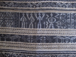 -'MEIFU' LI MINORITY-HAINAN ISLAND-SOUTH CHINA-WOMANS TUBE SKIRT-IKAT/WOVEN INDIGO DYED COTTON-WITH ANCESTOR MOTIFS ETC-CIRCA 1940S-UNWORN.



   FOR A FURTHER SELECTION OF LI MINORITY COSTUME AND TEXTILES- AND ALSO PIECES     ...