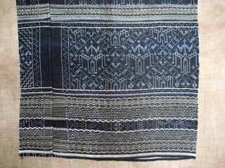 -'MEIFU' LI MINORITY-HAINAN ISLAND-SOUTH CHINA-WOMANS TUBE SKIRT-IKAT/WOVEN INDIGO DYED COTTON-WITH ANCESTOR MOTIFS ETC-CIRCA 1940S-UNWORN.



   FOR A FURTHER SELECTION OF LI MINORITY COSTUME AND TEXTILES- AND ALSO PIECES     ...