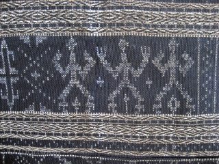 -'MEIFU' LI MINORITY-HAINAN ISLAND-SOUTH CHINA-WOMANS TUBE SKIRT-IKAT/WOVEN INDIGO DYED COTTON-WITH ANCESTOR MOTIFS ETC-CIRCA 1940S-UNWORN.



   FOR A FURTHER SELECTION OF LI MINORITY COSTUME AND TEXTILES- AND ALSO PIECES     ...