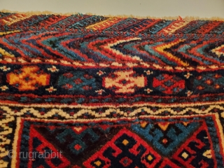 Hello again friends,  seeing double already?
Nooo. Its a very  nice pair of Kurd bags.
Best high altitude wool, very high std of quality. Comparatively fine weave, some offset knotting .Saturated dyes  ...