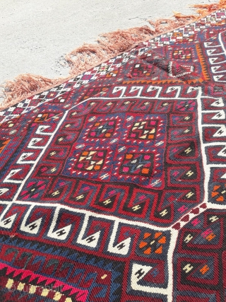 ANTIQUE "SILVERY" VAN KILIM RUG HANDWOVEN TURKISH KILIM RUG

Place of Origin: Van - East Anatolia - Turkey

Chest is kilim rug. The difference from classic van kilim rugs is silvery. Double wing kilim  ...