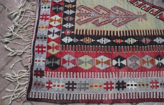 Turkish antique Obruk Kilim, vintage kilim rugs and most Obruk kilim rugs.

This is a approximative 70-80 years old rug.

Anatolian antique rug old Obruk kilim.

4.69 x 7.05 ft (143 x 215 cm).

Made from  ...