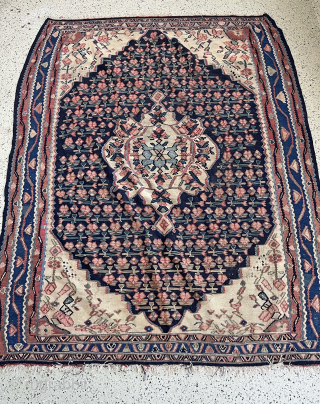 Antique Senneh Kilim classic design in good condition acquired from Rippon Boswell
120x150
375€ plus shipping
Contact: slip_knot_982@yahoo.com or WhatsApp +49 1523 4681016