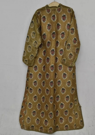 Kaftan Fez Fes Morocco
Gold metal thread with silk
Silk linen
151x84
Great condition
Heavy piece