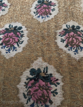 Kaftan Fez Fes Morocco
Gold metal thread with silk
Silk linen
151x84
Great condition
Heavy piece