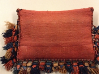 Antique Ghasgai filled bagface  ca. 1880
Beautiful colour - some oxidation(fotos)
Size: 40x30 cm
                    
