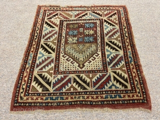 Antique Turkish Mihalic!
Size 110x98 cm
Some wear, please look at the photos!                      