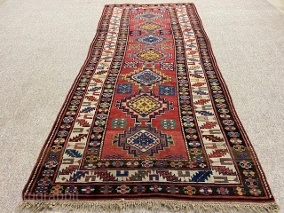 Antique Kazak rug in good overall condition.
Size 280x125 cm                        
