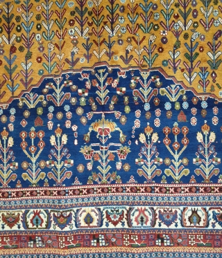 Privileged Qashqai rug with goldish colour scheme on field,a large number of colours can be seen insofar as it can thrill every viewer
Circa 1960 , dimension 320 * 220 cm 
State of  ...