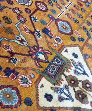 Privileged Qashqai rug with goldish colour scheme on field,a large number of colours can be seen insofar as it can thrill every viewer
Circa 1960 , dimension 320 * 220 cm 
State of  ...