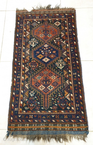 Stunning Khamseh rug 

A rare size small rug from Khamseh confederation , early 20th century 
118 * 65 cm 

             