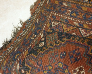 Stunning Khamseh rug 

A rare size small rug from Khamseh confederation , early 20th century 
118 * 65 cm 

             