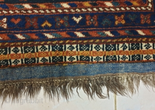 Stunning Khamseh rug 

A rare size small rug from Khamseh confederation , early 20th century 
118 * 65 cm 

             