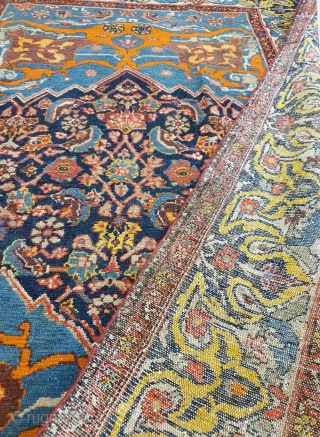 Zanjan Rug

Adorable zanjan rug with intricate design , unique central medallion , amazing border 
Circa 1920 

AVAILABLE
                