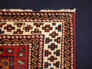 Ref 1603 Antique Bergama rug circa 1880 in good condition with all natural dyes. 3'5 x 3'5 - 105 x 105            