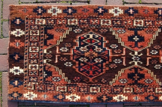 antique Chodor Turkoman torba 99 x 39 cm (3ft 4"x 1ft 4") last quarter 19th century. Very good condition. Natural dyestuffs complemented with small highlight synthetic red.
Fine knotting.  No restorations.  