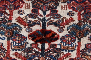 antique Luri Bakhtiari Khordjin bag 54 x 45 cm (1ft 10"x 1ft 6") last quarter 19th century, all natural dyes, good condition (very minor issues), wool knotting on an cotton kilim backgound  ...