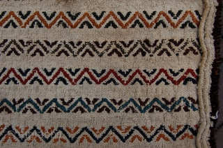 antique Luri Bakhtiari Khordjin bag 54 x 45 cm (1ft 10"x 1ft 6") last quarter 19th century, all natural dyes, good condition (very minor issues), wool knotting on an cotton kilim backgound  ...