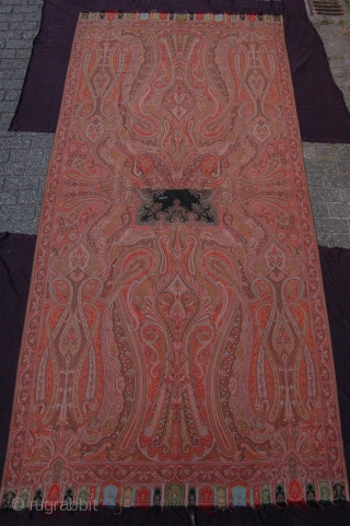 Fine large size Kashmir cloth 349 x 162 cm (11ft 8" x 5ft 5") France late 19th/early 20th century condition very good: all sides complete and intact, no wear, no tears, one  ...