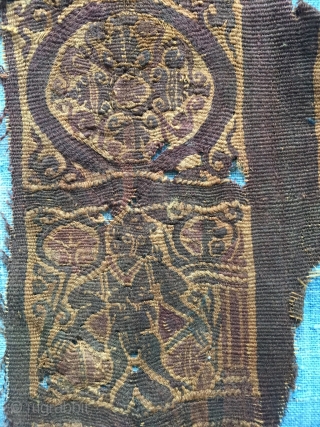 Coptic tapestry weave fragment from Egypt, ca.6th century.
I am not quite sure the iconography of this period, but it seems that it represent woman or goddess.
Some colours remain but not very clear  ...