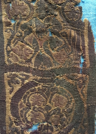 Coptic tapestry weave fragment from Egypt, ca.6th century.
I am not quite sure the iconography of this period, but it seems that it represent woman or goddess.
Some colours remain but not very clear  ...