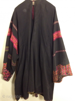 This is from the Swat Valley area of Pakistan.  Very good condition and very wearable.  It can be worn by small and large women since it is very full and  ...