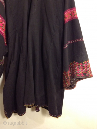 This is from the Swat Valley area of Pakistan.  Very good condition and very wearable.  It can be worn by small and large women since it is very full and  ...