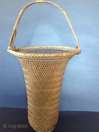 Japanese Bamboo Basket, early  20th century.  Used for Ikebana (flower arrangements).  Comes with bamboo insert.
Perfect condition. 18 inches high.
Shipping not included in the price.      