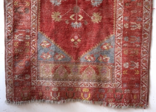 antique Ladik, 155 x 105 Cm. 
Clowd band ( dragons) both sides of the centre hexogan. 

                