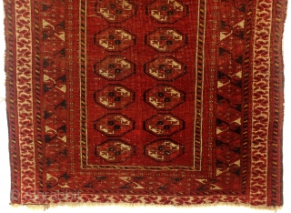litle prayer rug for a child.
End 19th century. 
105 x 88 cm. 3.5 ft x 3 ft. 
Beshir, Abu Daria Area, Turkmenia. 
Wool on wool. 
Mihrab with ram's horn. 

   