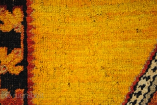 Prayer rug, Anatolia, rare yellow color, 100 - 120 years old. 
157 x 105 cm.                  