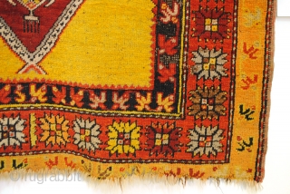 Prayer rug, Anatolia, rare yellow color, 100 - 120 years old. 
157 x 105 cm.                  
