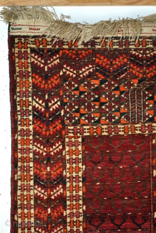 Turkmen Tekke Hatchlou, ensi  
 101 x 155 Cms. 
early 20th century.

                    