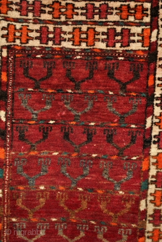 Turkmen Tekke Hatchlou, ensi  
 101 x 155 Cms. 
early 20th century.

                    