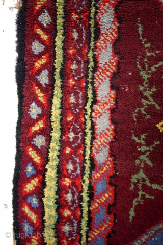 KVT rug, Koningklijke Vereenigde Tapijtfabrieken. 
Deventer. 
Machine made but also hand knotted carpets of high quality were wade here. 
around 1900. 
Hand knotted rug. 
140 x 87 Cm. 

    