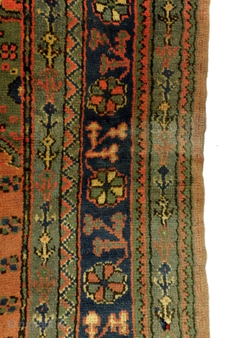 Antique medaillon Ushak, Anatolia. 
Last photo is the Chastleton-ushak in a museum in Lancashire, UK. 
Very simular. That one is estimated 17th century. 


size: 276 x 375 Cm. 9.2 ft. x 12.5  ...