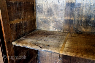 filing cabinet, 16th century. 

the original interior has largely been removed.
Beautiful blond quarter sawn oak.
No locks.

the supports are on the outside. This is a Dutch piece of furniture, but you sometimes see  ...