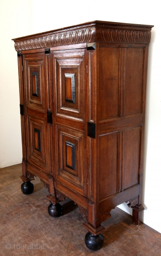 Dutch neo - classical kast. Around 1775 - 1785. 
Oak and rosewood with a great patine. 
In great condition. Original. 
Hight 172 Cm's 5 feet 12 inch. wide 132 Cm's.  4  ...