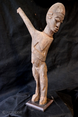 Lobi, 2 feet high. 
crust patina. 
1900's.                          