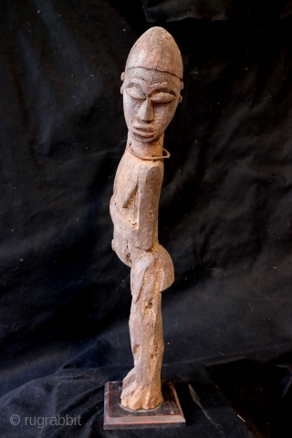 Lobi, 2 feet high. 
crust patina. 
1900's.                          