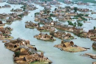 Ma'dan marsh nomads from south Irak. 
Ancient figuration. 
they live(d) on self-made island made of reed in hauses made of reed. 

153 x 240 Cm's. 

       