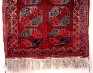 Ersari nomads Oezbekistan, north of east Afghanistan. 
Mid 20th century. 
Very good condition, natural colors. 
High pile. 
Great abrash. 
185 x 108 Cm's. 


         